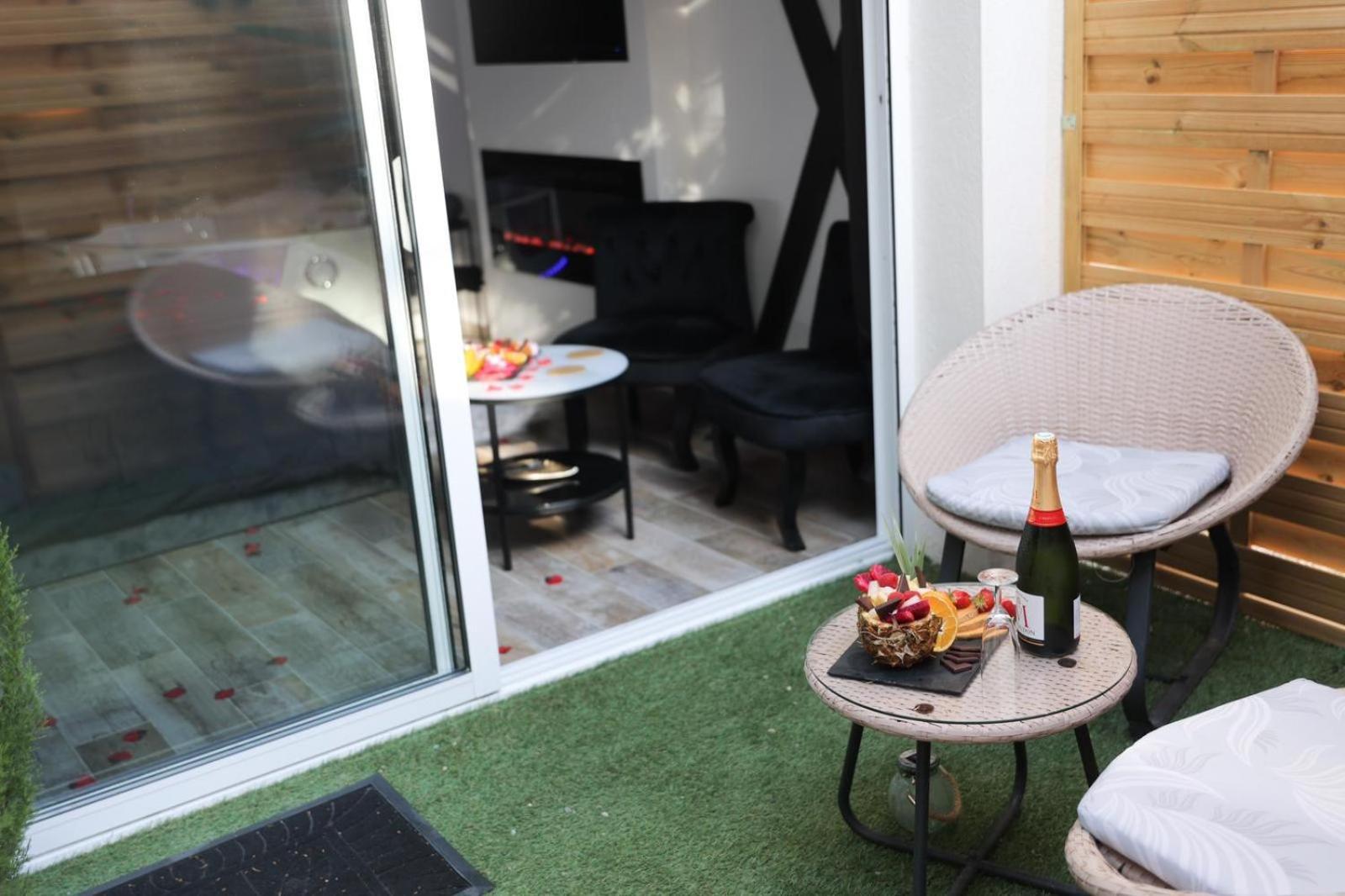 Loft, Studio And Love Rooms Bourg-Saint-Christophe Bilik gambar